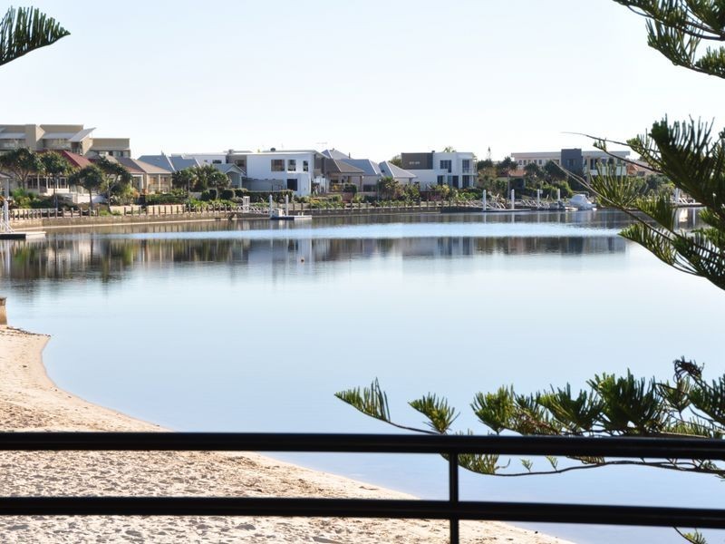 6 Majorca Place, Kawana Island QLD 4575