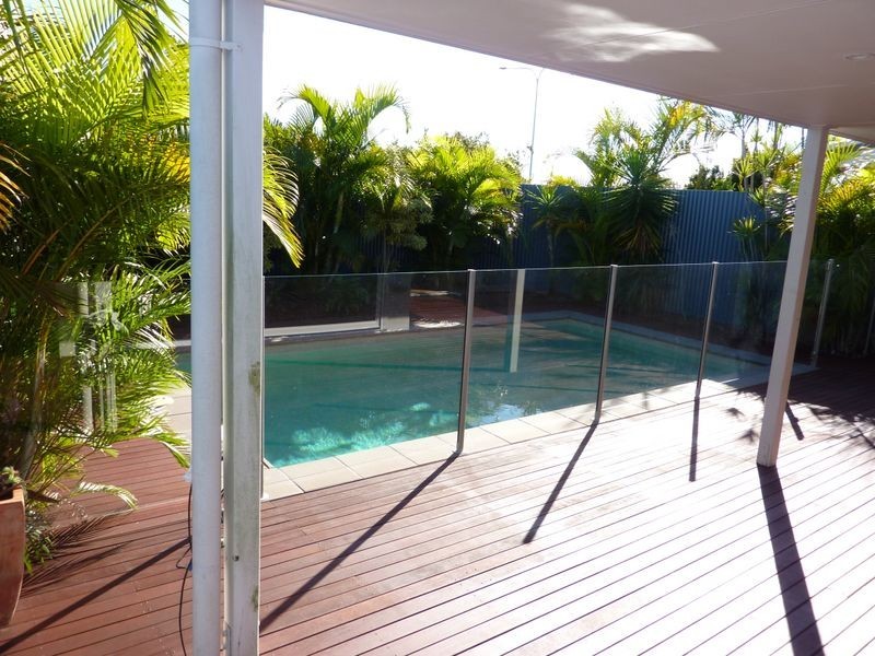 11 Bonaire Crt, Kawana Island QLD 4575