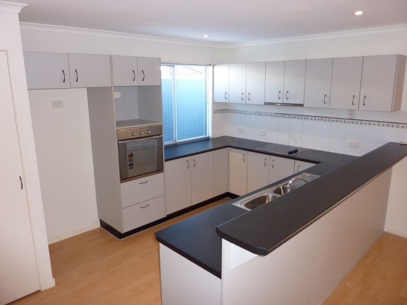 11 Bonaire Crt, Kawana Island QLD 4575