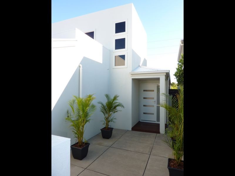 11 Bonaire Crt, Kawana Island QLD 4575