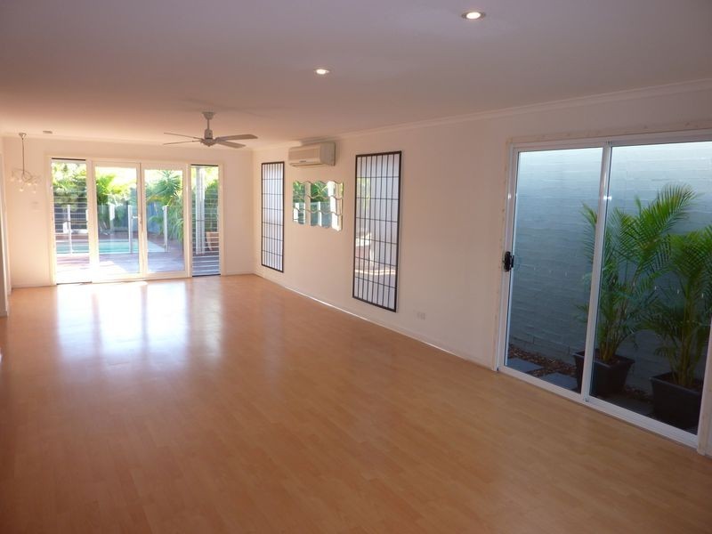 11 Bonaire Crt, Kawana Island QLD 4575