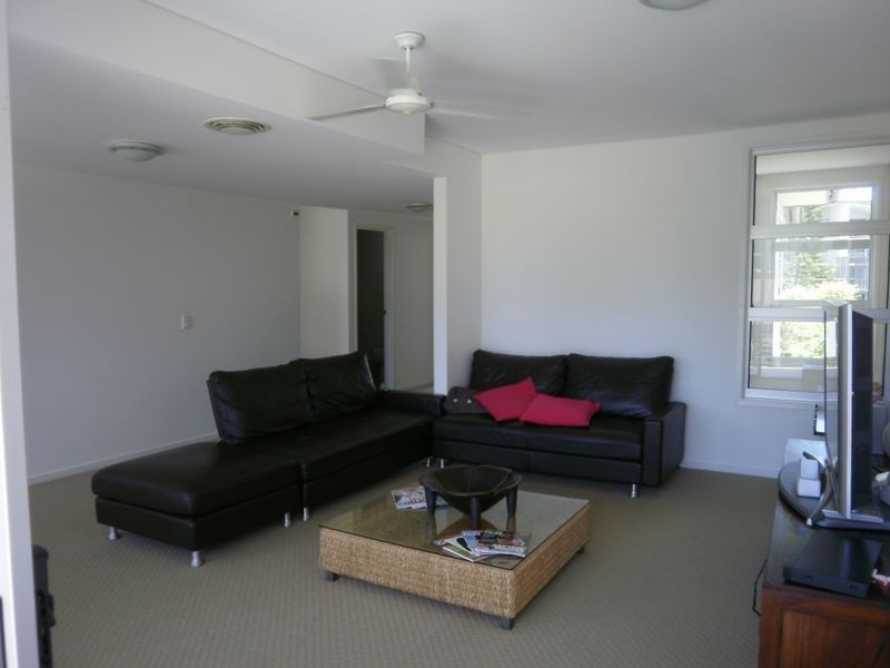 7/7 Grand Parade, Kawana Island QLD 4575