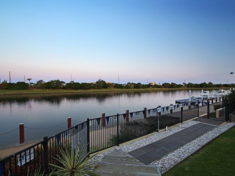 14 Bonaire Court, Kawana Island QLD 4575