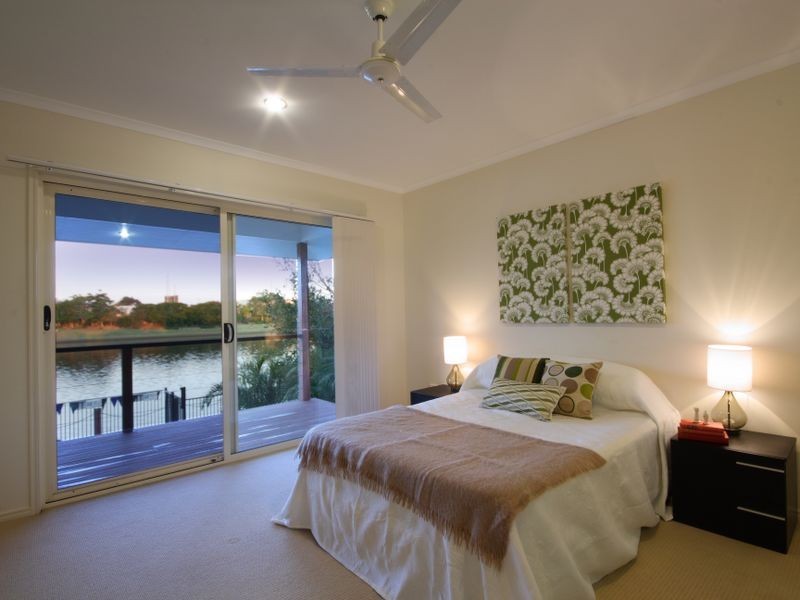 14 Bonaire Court, Kawana Island QLD 4575