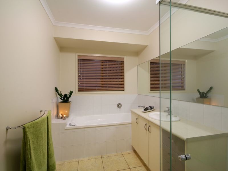 14 Bonaire Court, Kawana Island QLD 4575