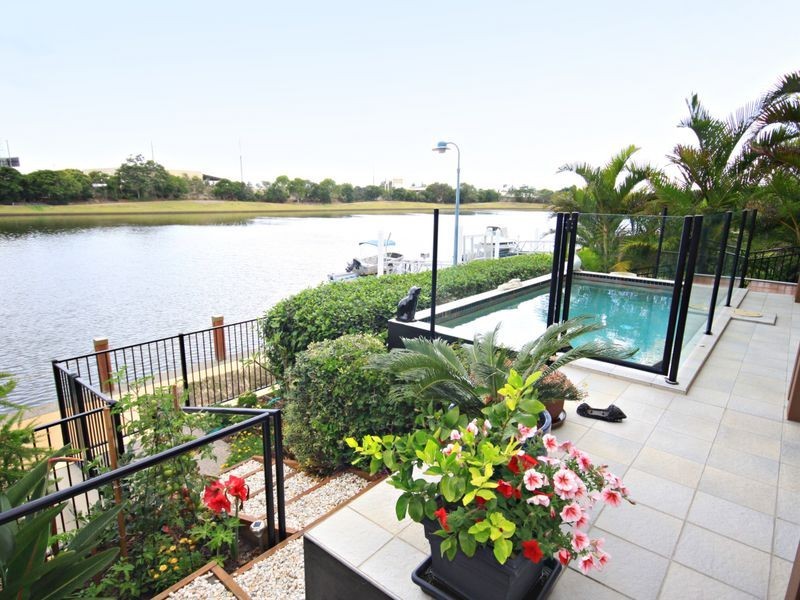 15 Bonaire Court, Kawana Island QLD 4575