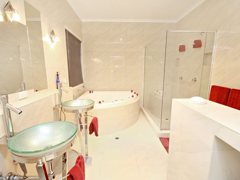 15 Bonaire Court, Kawana Island QLD 4575