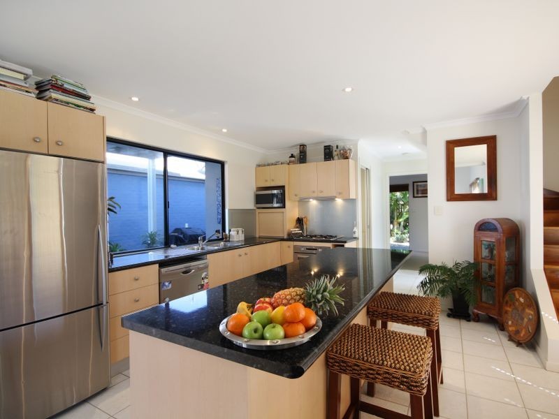 21 Sanibel Court, Kawana Island QLD 4575