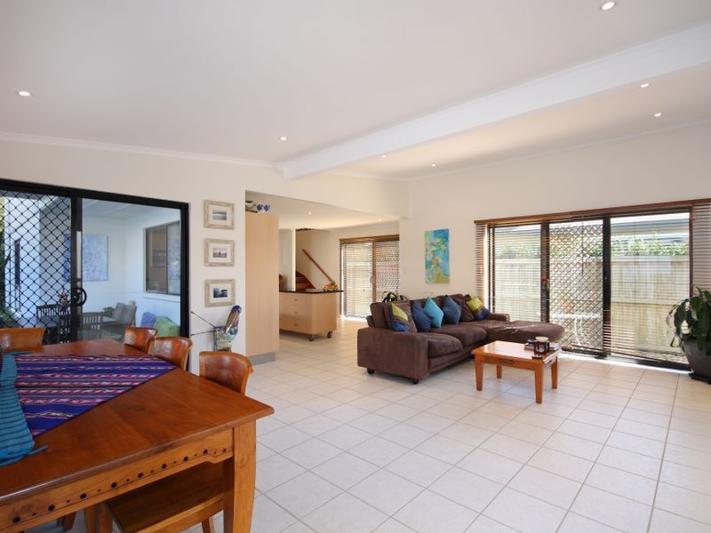 21 Sanibel Court, Kawana Island QLD 4575