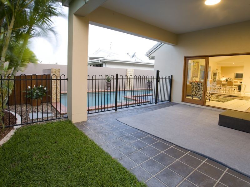 1 Santorini Court, Kawana Island QLD 4575