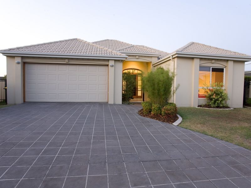 1 Santorini Court, Kawana Island QLD 4575