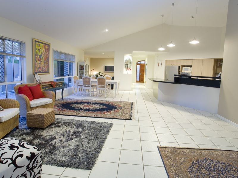 1 Santorini Court, Kawana Island QLD 4575