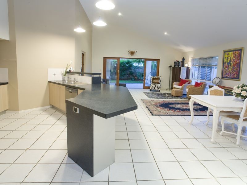 1 Santorini Court, Kawana Island QLD 4575