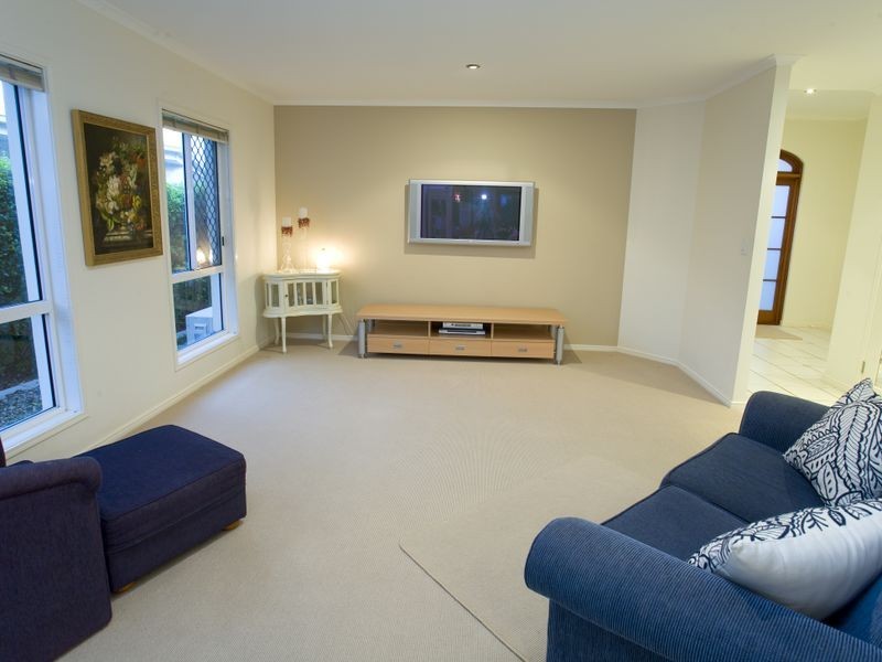 1 Santorini Court, Kawana Island QLD 4575