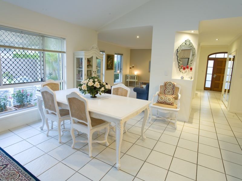 1 Santorini Court, Kawana Island QLD 4575