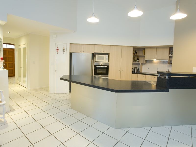 1 Santorini Court, Kawana Island QLD 4575