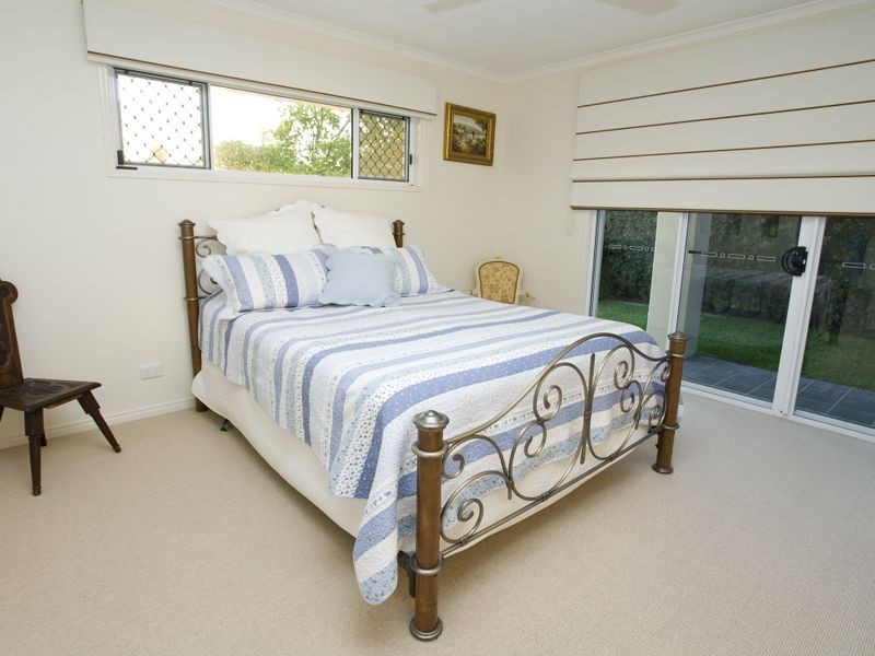 1 Santorini Court, Kawana Island QLD 4575