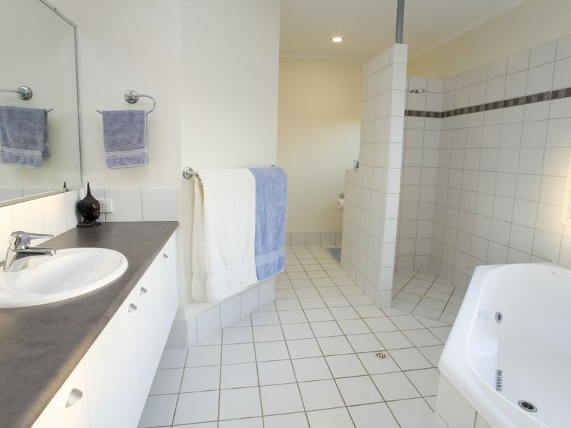 1 Santorini Court, Kawana Island QLD 4575