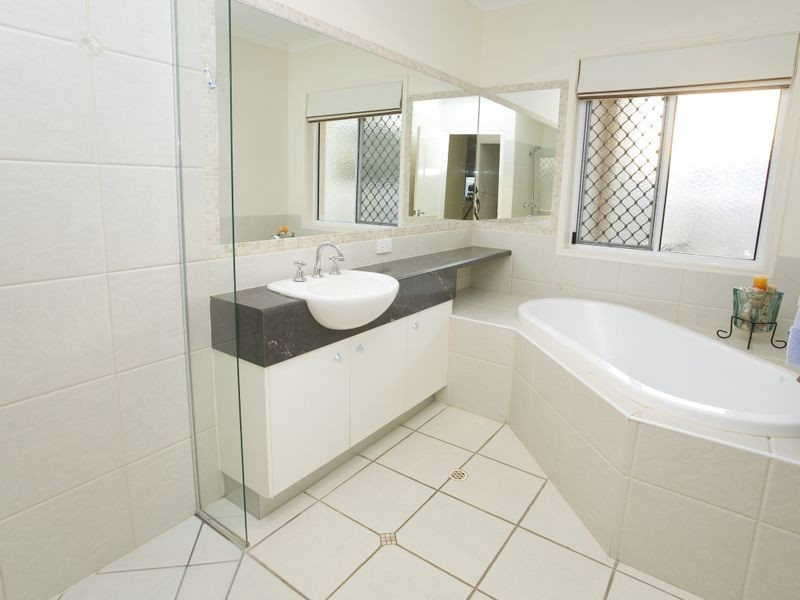 1 Santorini Court, Kawana Island QLD 4575