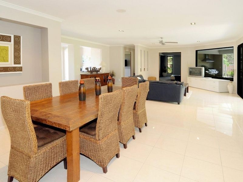 1 Tarawa Street, Kawana Island QLD 4575