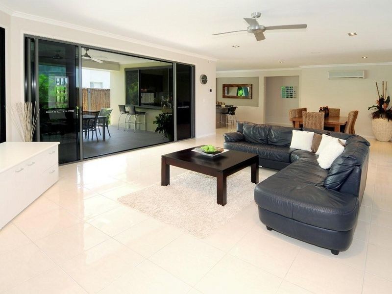 1 Tarawa Street, Kawana Island QLD 4575