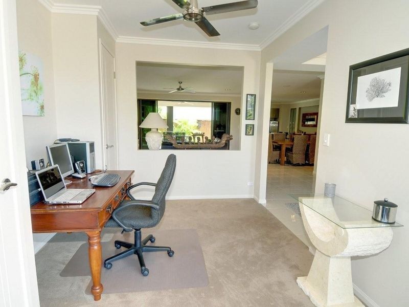 1 Tarawa Street, Kawana Island QLD 4575