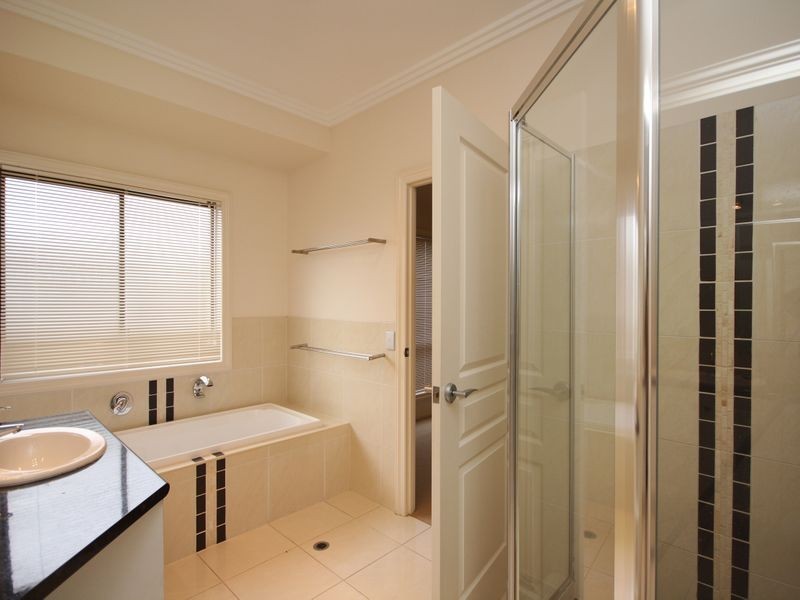 2 Whitsunday Street, Kawana Island QLD 4575