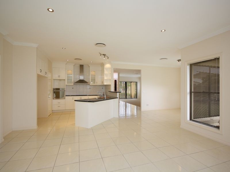 2 Whitsunday Street, Kawana Island QLD 4575