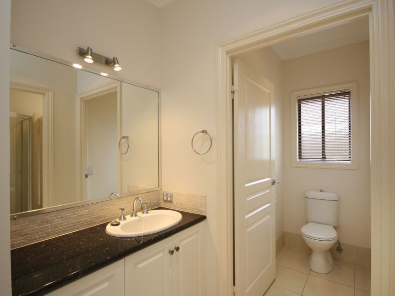 2 Whitsunday Street, Kawana Island QLD 4575