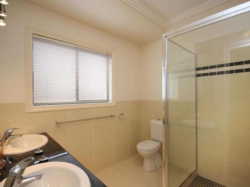 2 Whitsunday Street, Kawana Island QLD 4575