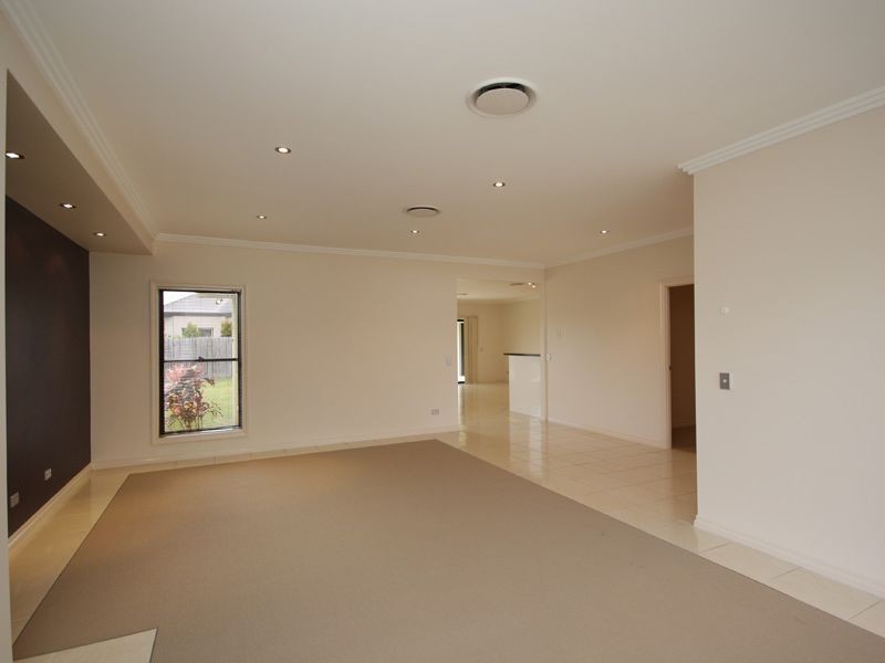 2 Whitsunday Street, Kawana Island QLD 4575