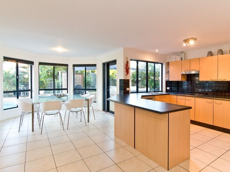 33 Bahamas Circuit, Kawana Island QLD 4575