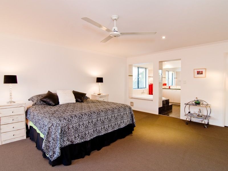 33 Bahamas Circuit, Kawana Island QLD 4575