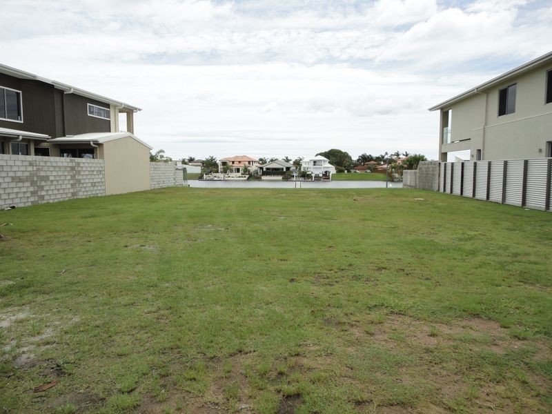 27 Barbuda Circuit, Kawana Island QLD 4575