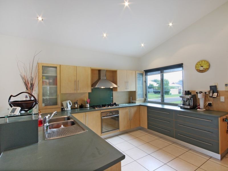 4 Maldives Place, Kawana Island QLD 4575