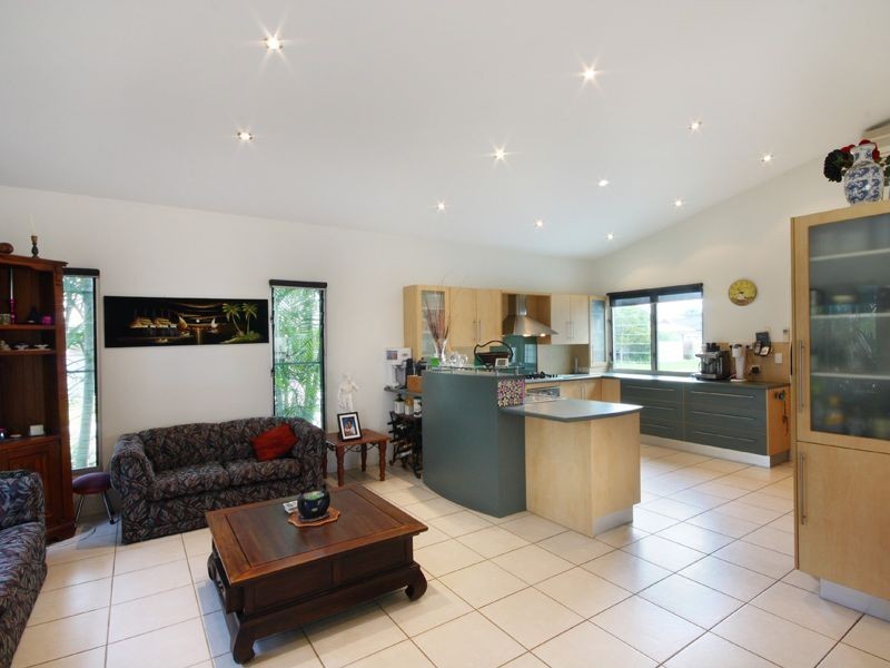 4 Maldives Place, Kawana Island QLD 4575