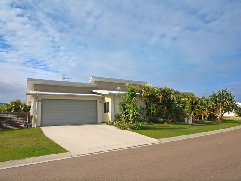4 Maldives Place, Kawana Island QLD 4575