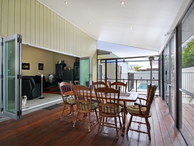 4 Maldives Place, Kawana Island QLD 4575