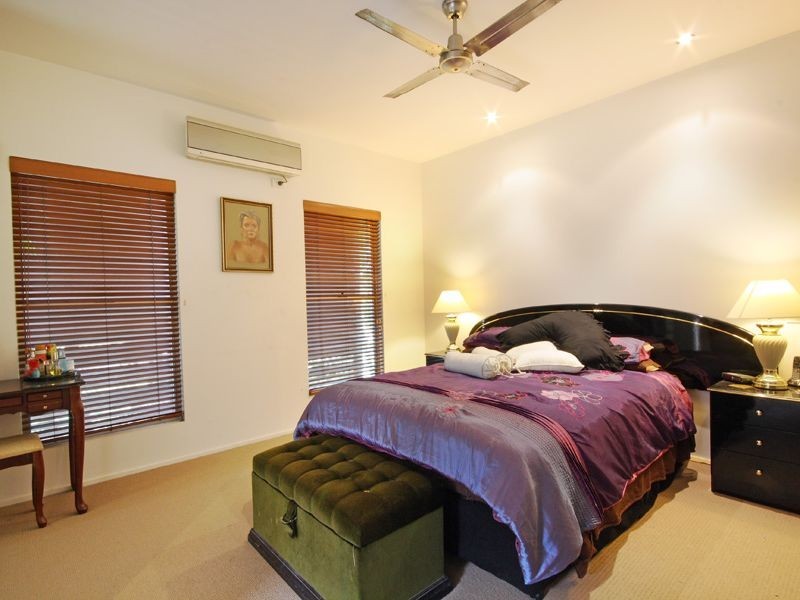 4 Maldives Place, Kawana Island QLD 4575