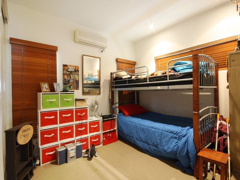 4 Maldives Place, Kawana Island QLD 4575