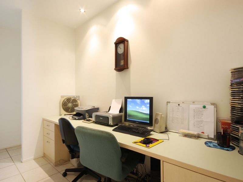 4 Maldives Place, Kawana Island QLD 4575