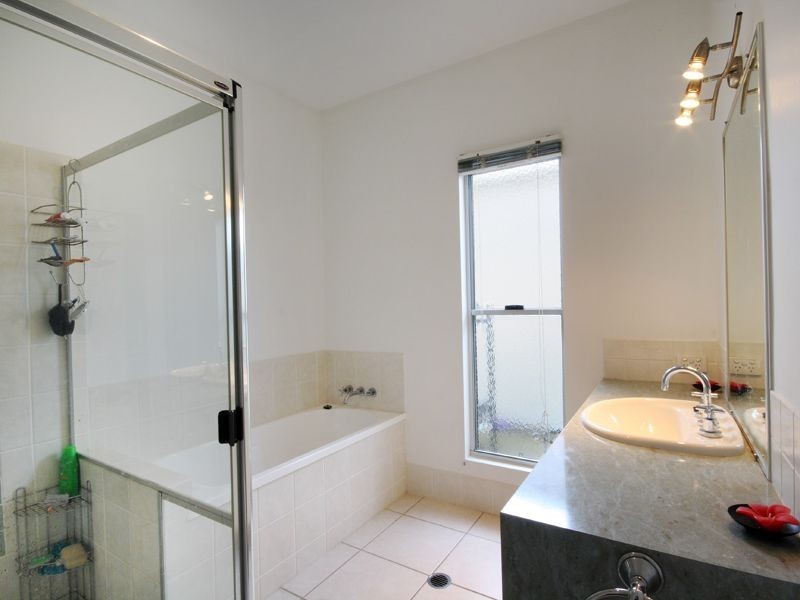 4 Maldives Place, Kawana Island QLD 4575