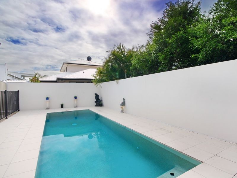 4 Maldives Place, Kawana Island QLD 4575