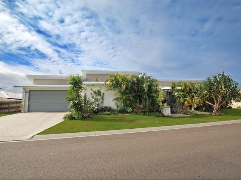 4 Maldives Place, Kawana Island QLD 4575