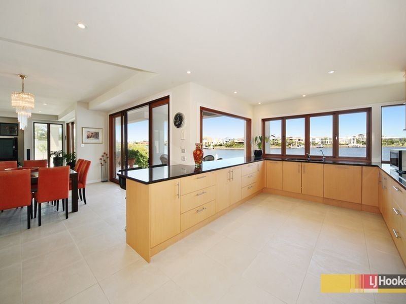 30 Sunbird Chase, Parrearra QLD 4575