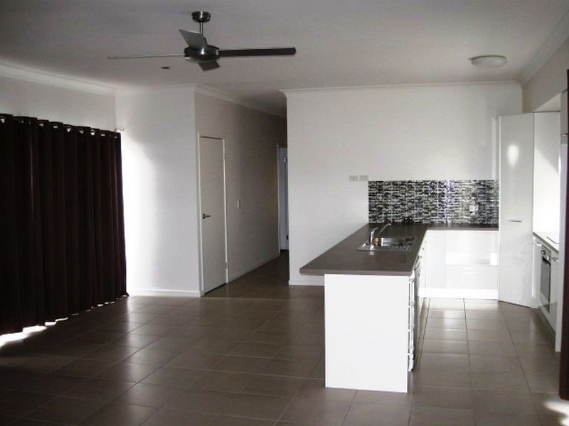 7 Kurrajong Crescent, Meridan Plains QLD 4551