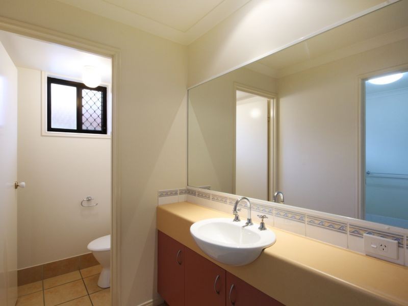 8 Malta Place, Kawana Island QLD 4575