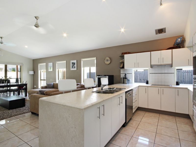 14 Lombok Street, Kawana Island QLD 4575