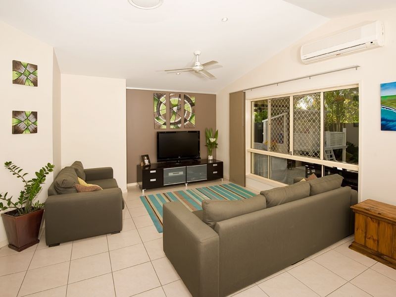 9 Flores Street, Kawana Island QLD 4575