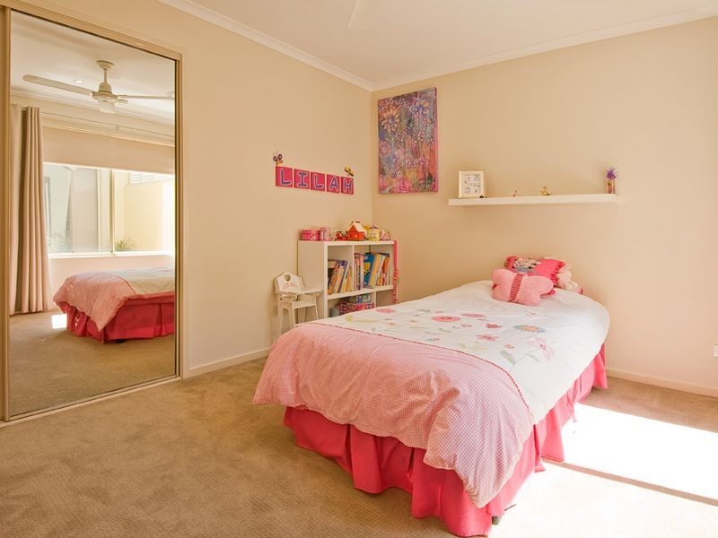 9 Flores Street, Kawana Island QLD 4575